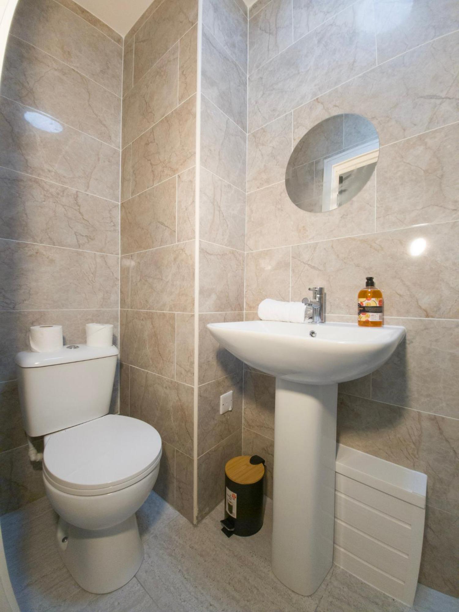 Plenty Of Parking Available; 3 Bedroom Apartment By Property Promise Cardiff Exterior foto