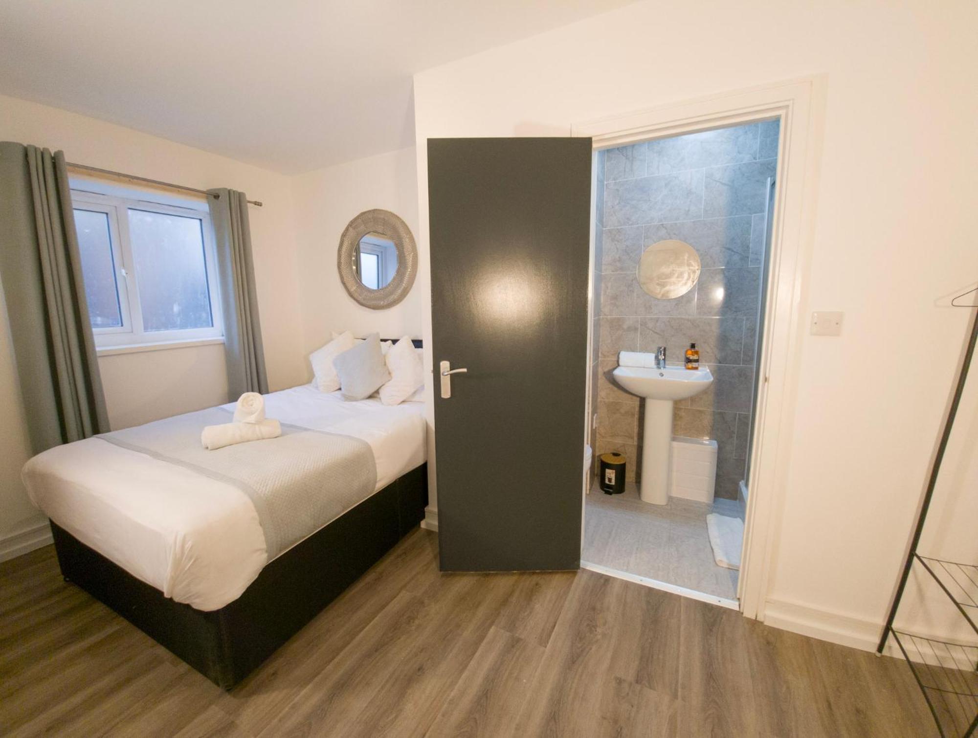 Plenty Of Parking Available; 3 Bedroom Apartment By Property Promise Cardiff Exterior foto