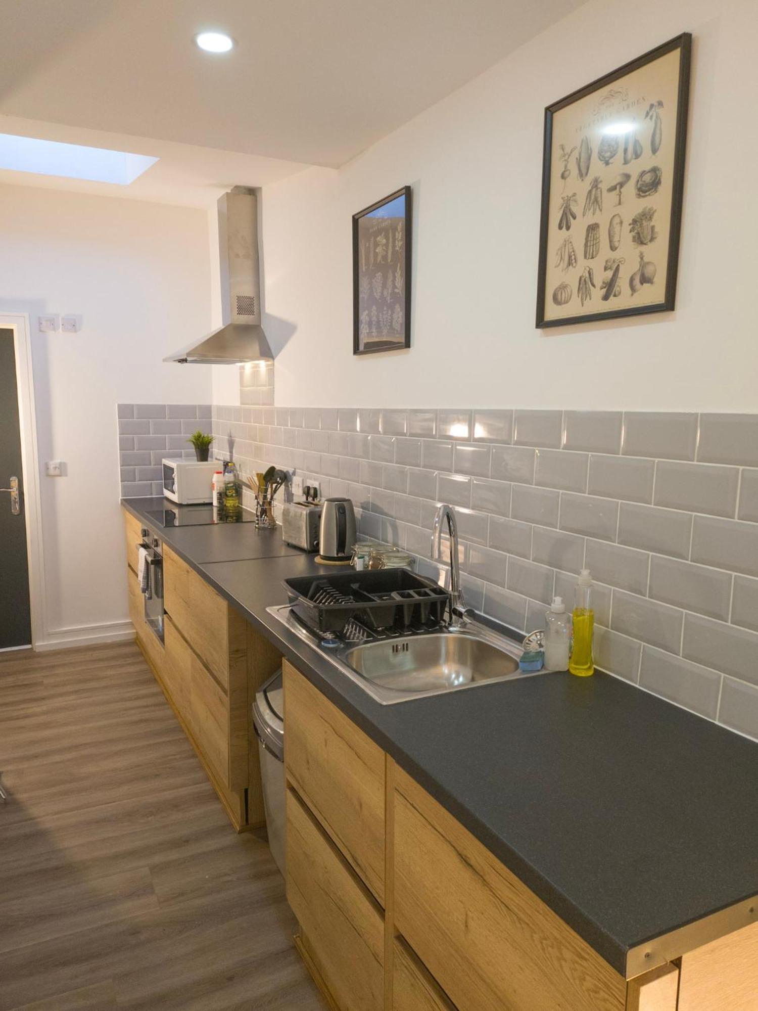 Plenty Of Parking Available; 3 Bedroom Apartment By Property Promise Cardiff Exterior foto