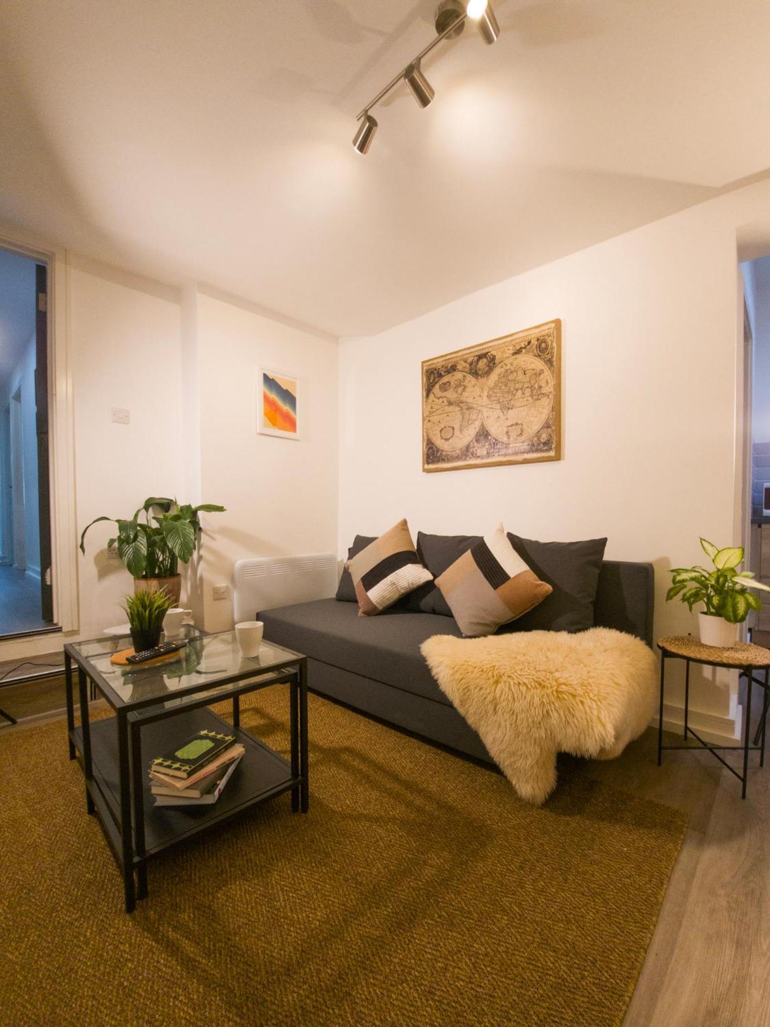 Plenty Of Parking Available; 3 Bedroom Apartment By Property Promise Cardiff Exterior foto