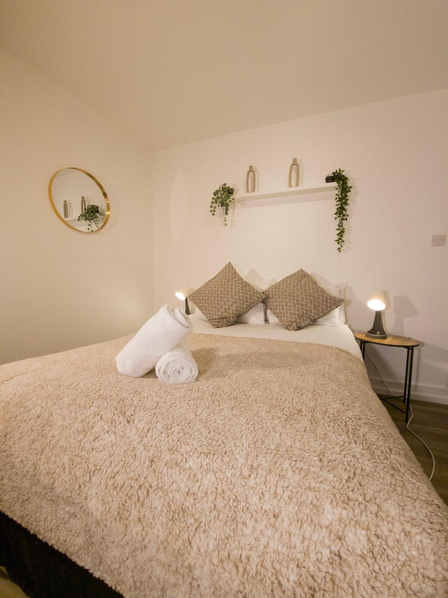 Plenty Of Parking Available; 3 Bedroom Apartment By Property Promise Cardiff Exterior foto
