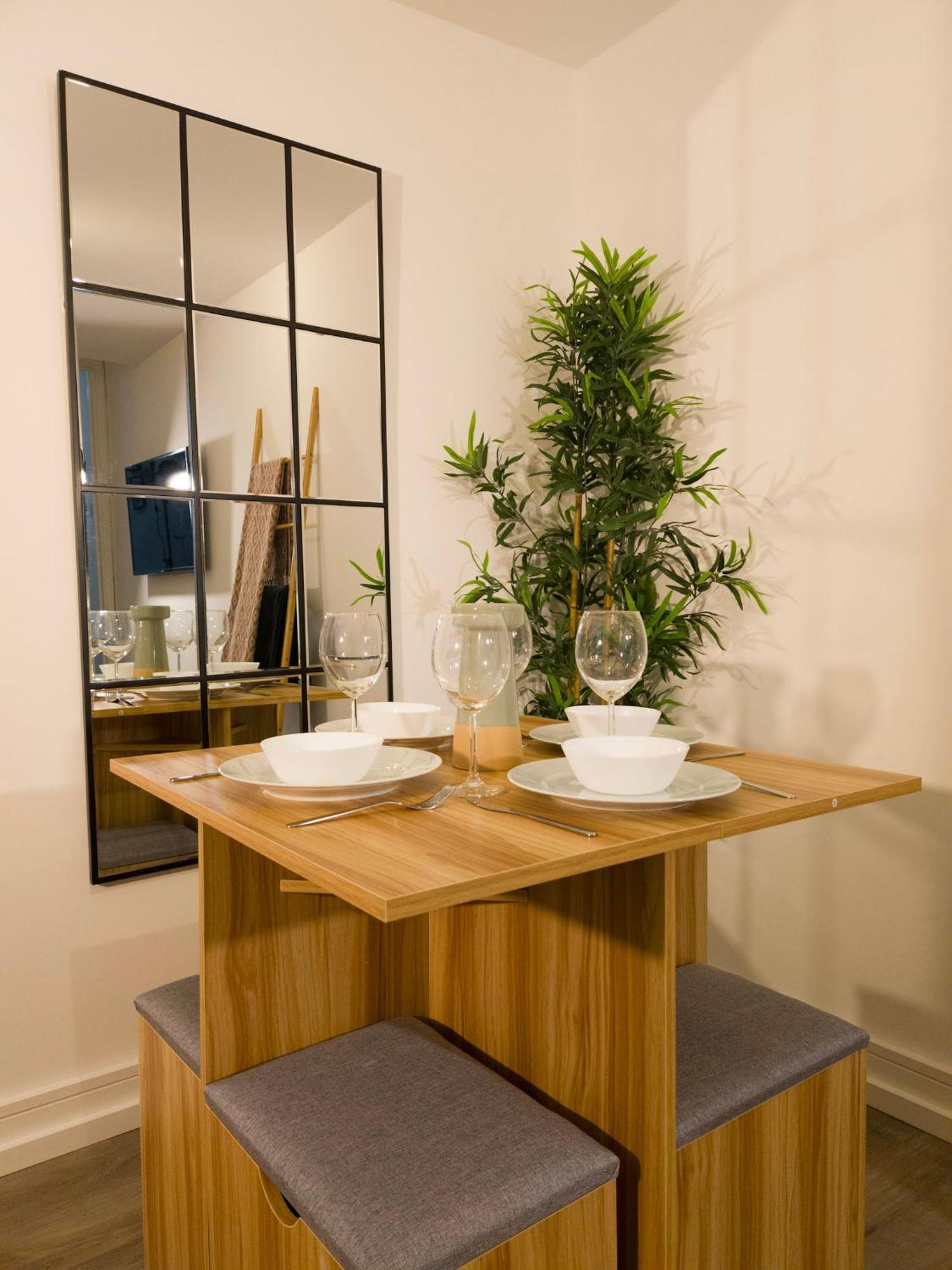 Plenty Of Parking Available; 3 Bedroom Apartment By Property Promise Cardiff Exterior foto