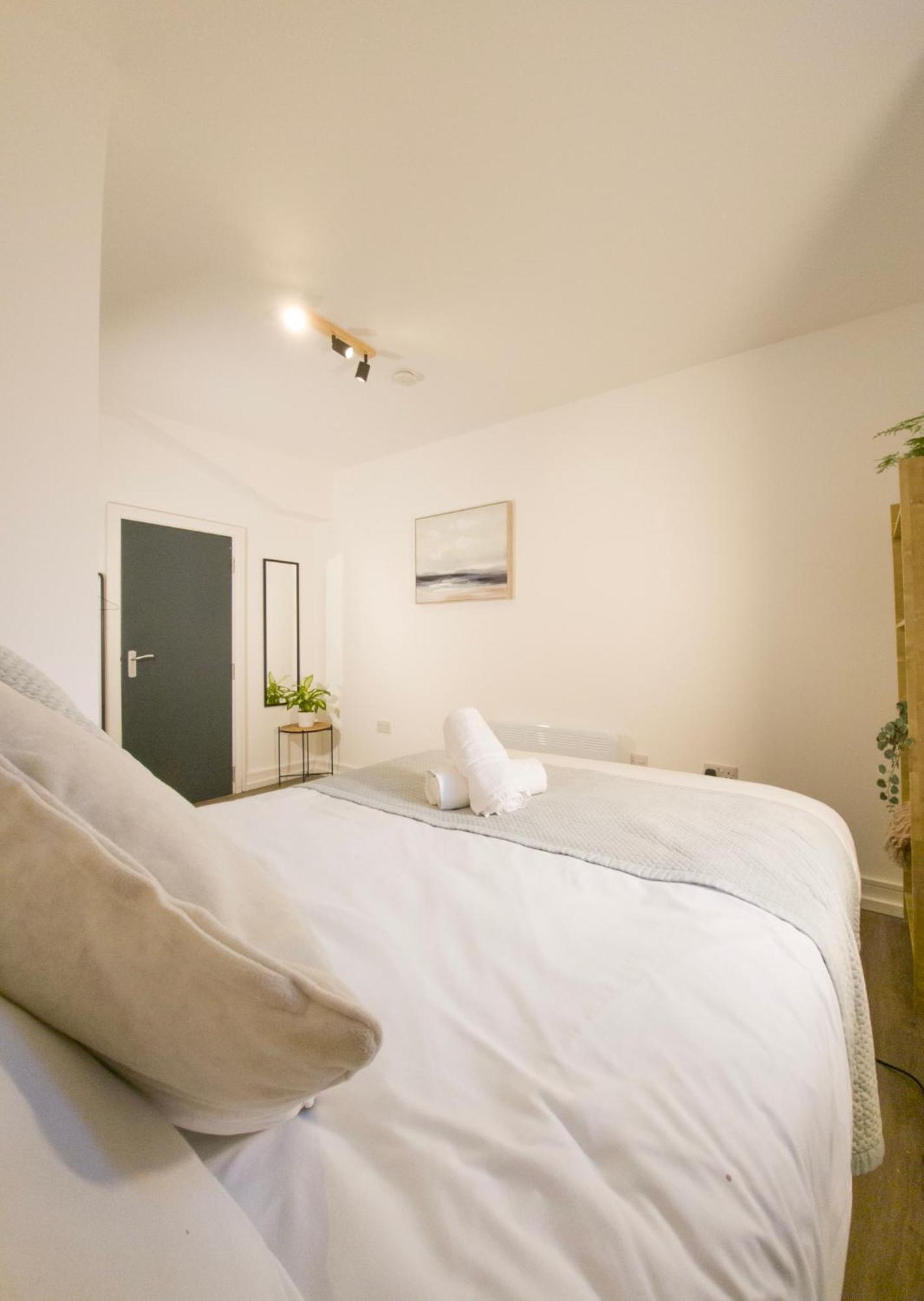 Plenty Of Parking Available; 3 Bedroom Apartment By Property Promise Cardiff Exterior foto