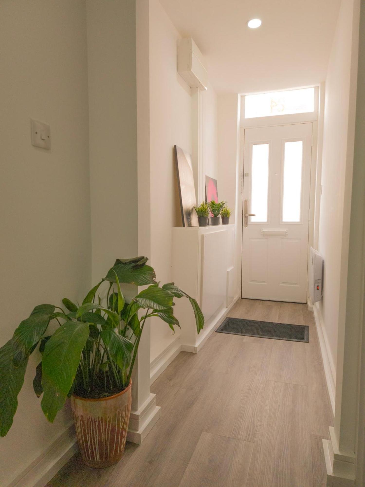Plenty Of Parking Available; 3 Bedroom Apartment By Property Promise Cardiff Exterior foto
