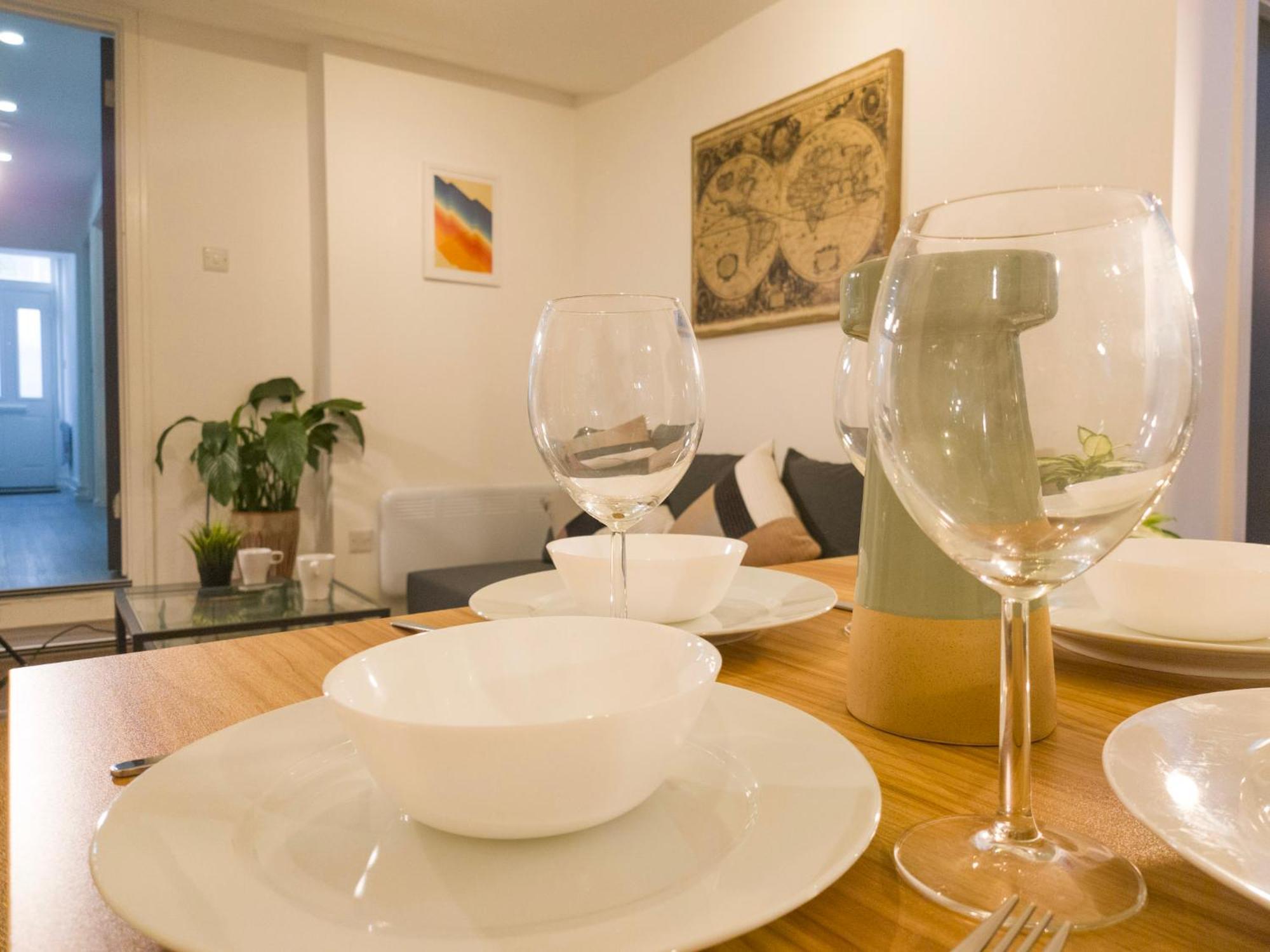 Plenty Of Parking Available; 3 Bedroom Apartment By Property Promise Cardiff Exterior foto