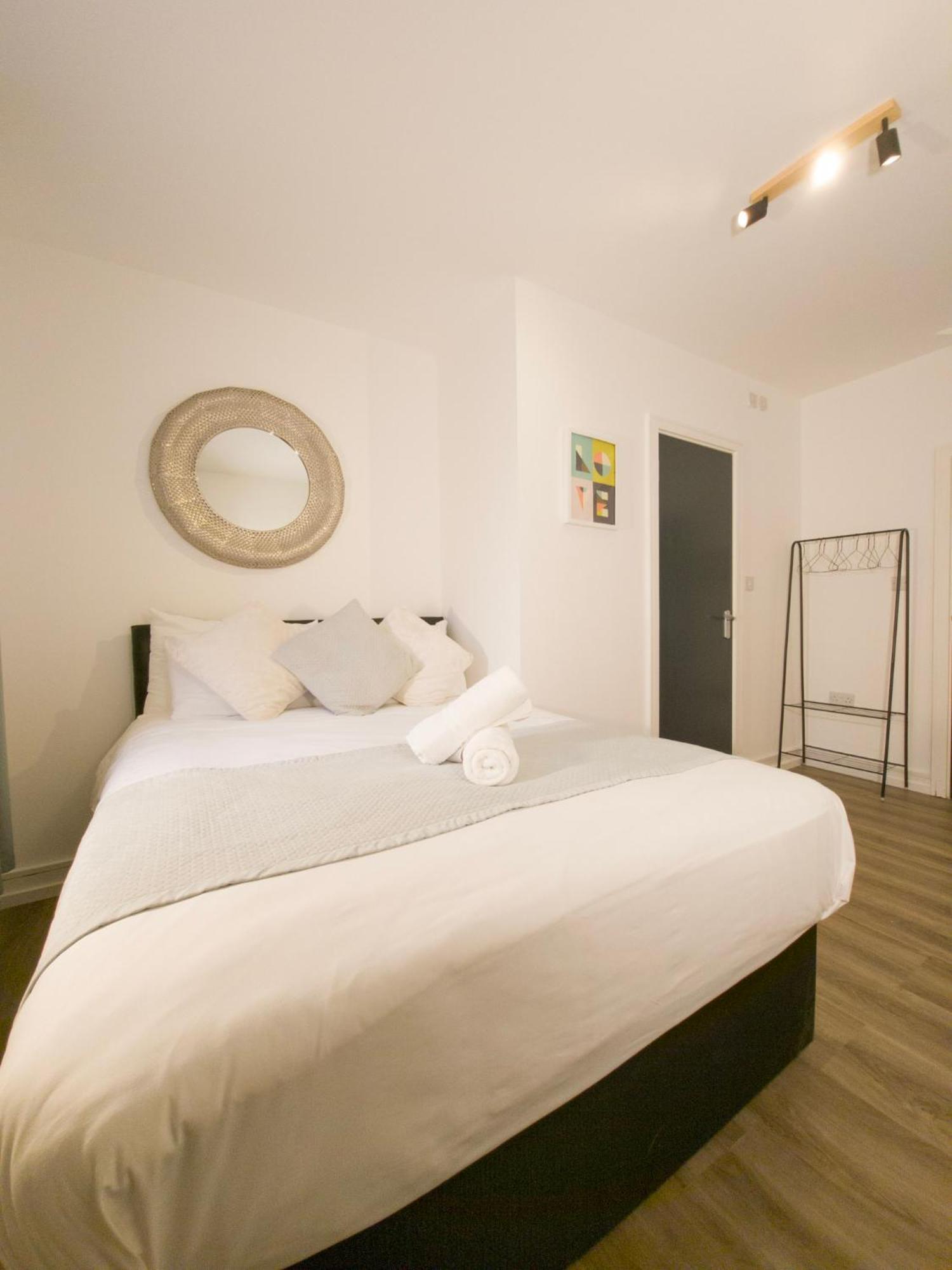 Plenty Of Parking Available; 3 Bedroom Apartment By Property Promise Cardiff Exterior foto