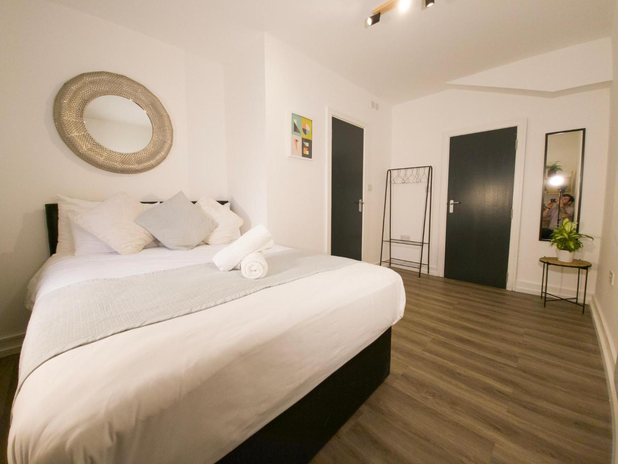 Plenty Of Parking Available; 3 Bedroom Apartment By Property Promise Cardiff Exterior foto