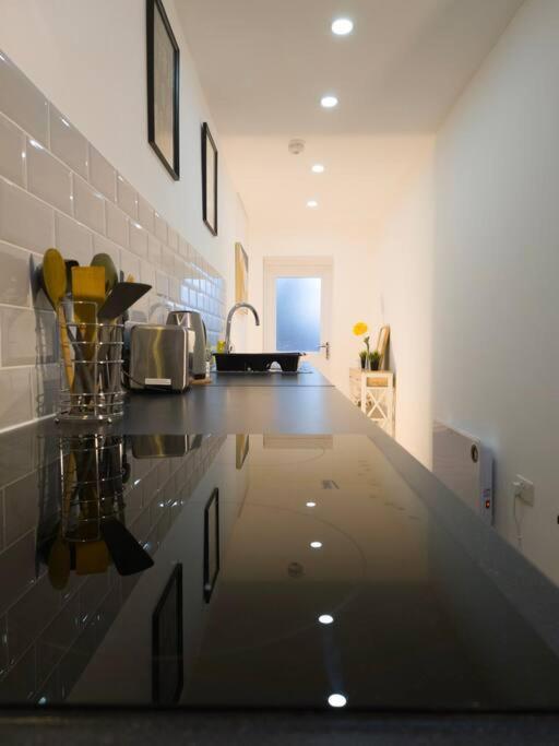 Plenty Of Parking Available; 3 Bedroom Apartment By Property Promise Cardiff Exterior foto
